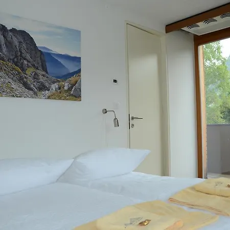 Sanje Ob Soci ***/**** 4*