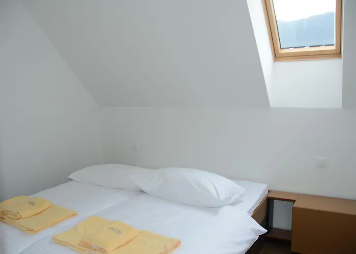 Sanje Ob Soci ***/**** 4*