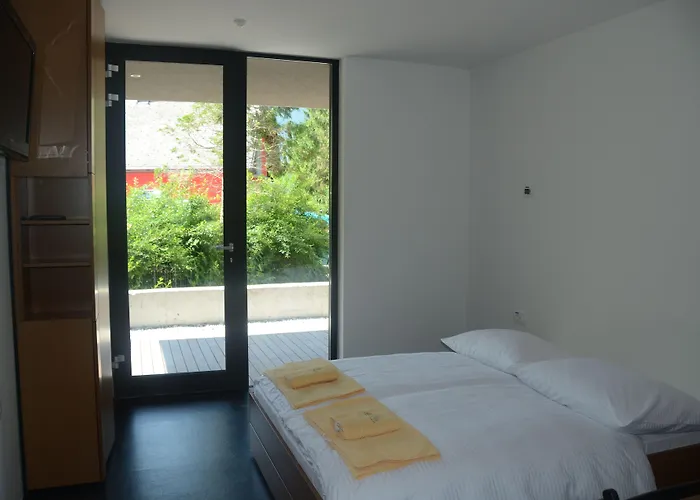 Sanje Ob Soci ***/**** 4*