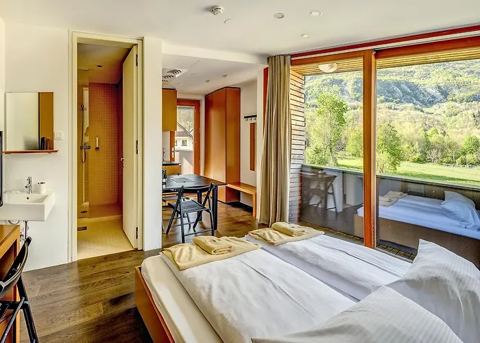 Sanje Ob Soci ***/**** 4*